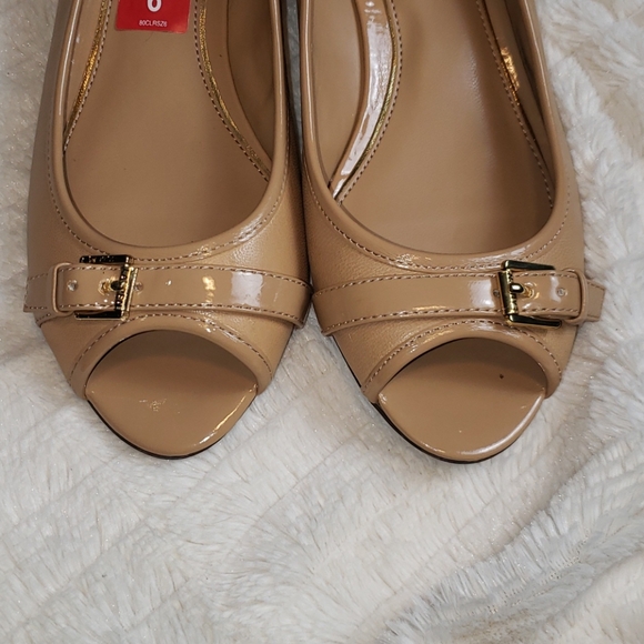 Lauren Ralph Lauren size 6 tan wedge shoes. New - Picture 4 of 5
